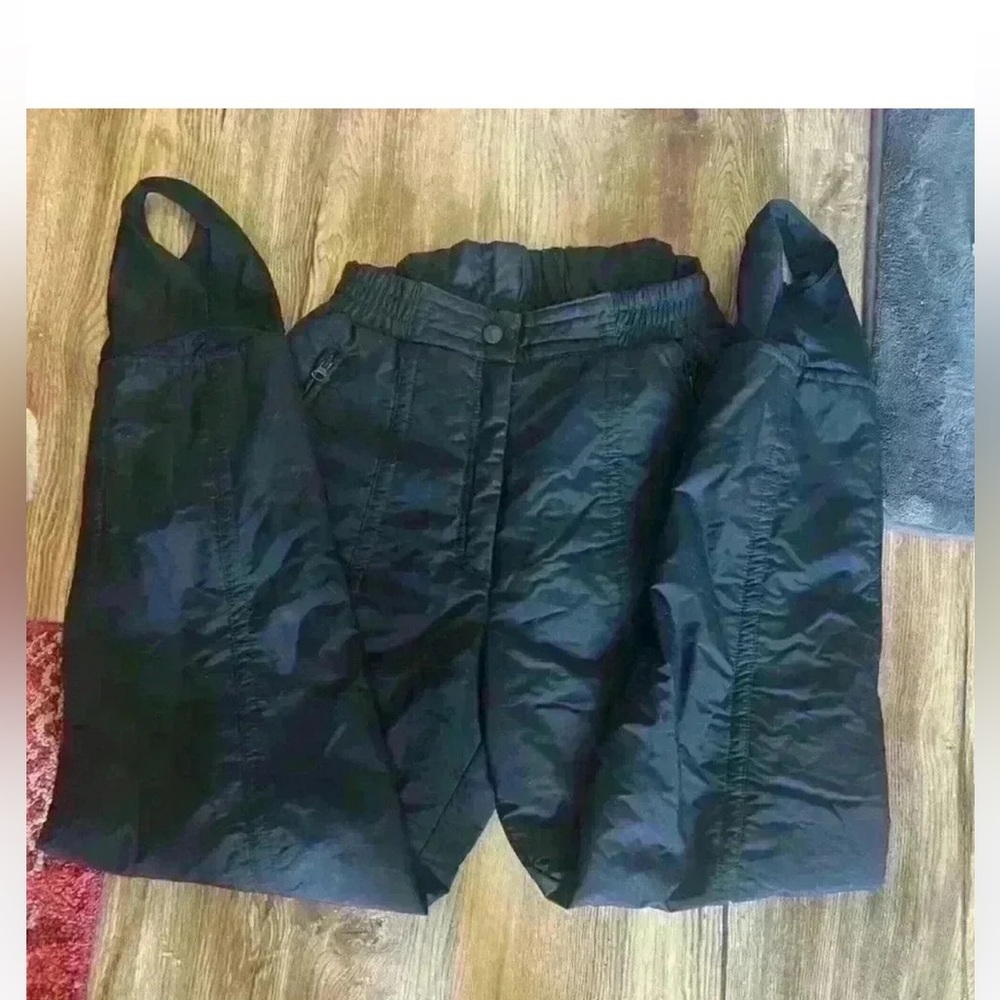 Ossi ladies ski pants. OSSI skiwear ski pants NWOT size 10 black.